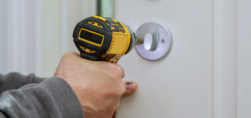 Street Locksmith For Smart Lock Repair in Spring Hill, FL